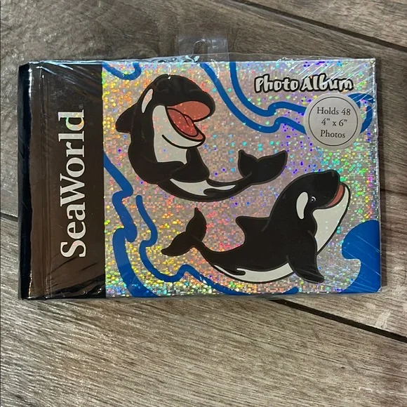 SeaWorld Holographic Photo Album - Picture 1 of 3